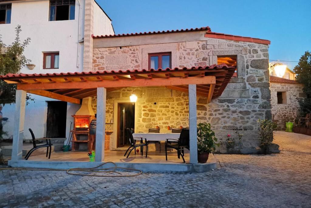 הוילה Moimenta da Serra Casa Bento Moura Portugal מראה חיצוני תמונה